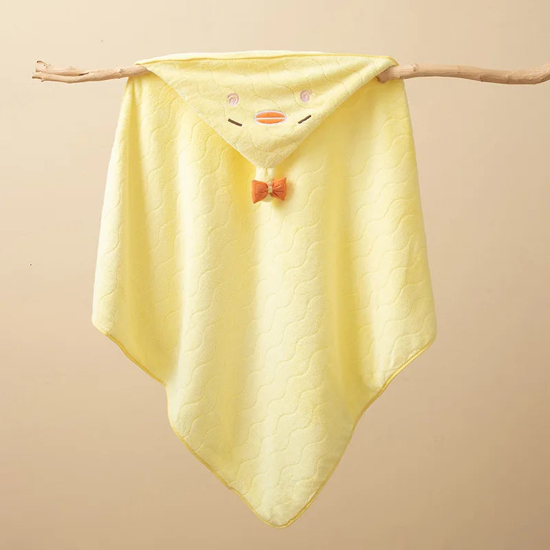 Mäkký detský župan s kapucňou a kresleným motívom