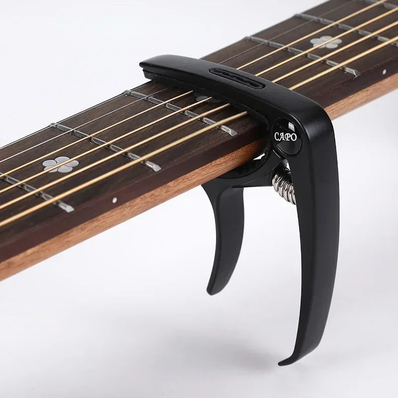Capotraste de guitarra em metal com suporte para palheta
