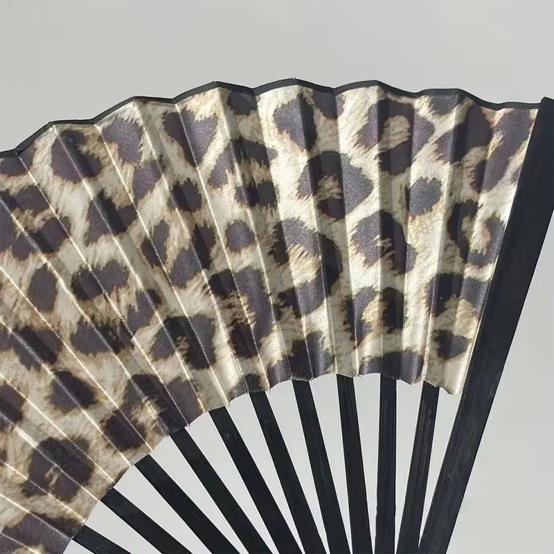 Leque dobrável com padrão de leopardo, castanho