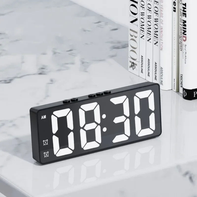 LED-väckarklocka med ljudaktiverad display och snooze-funktion