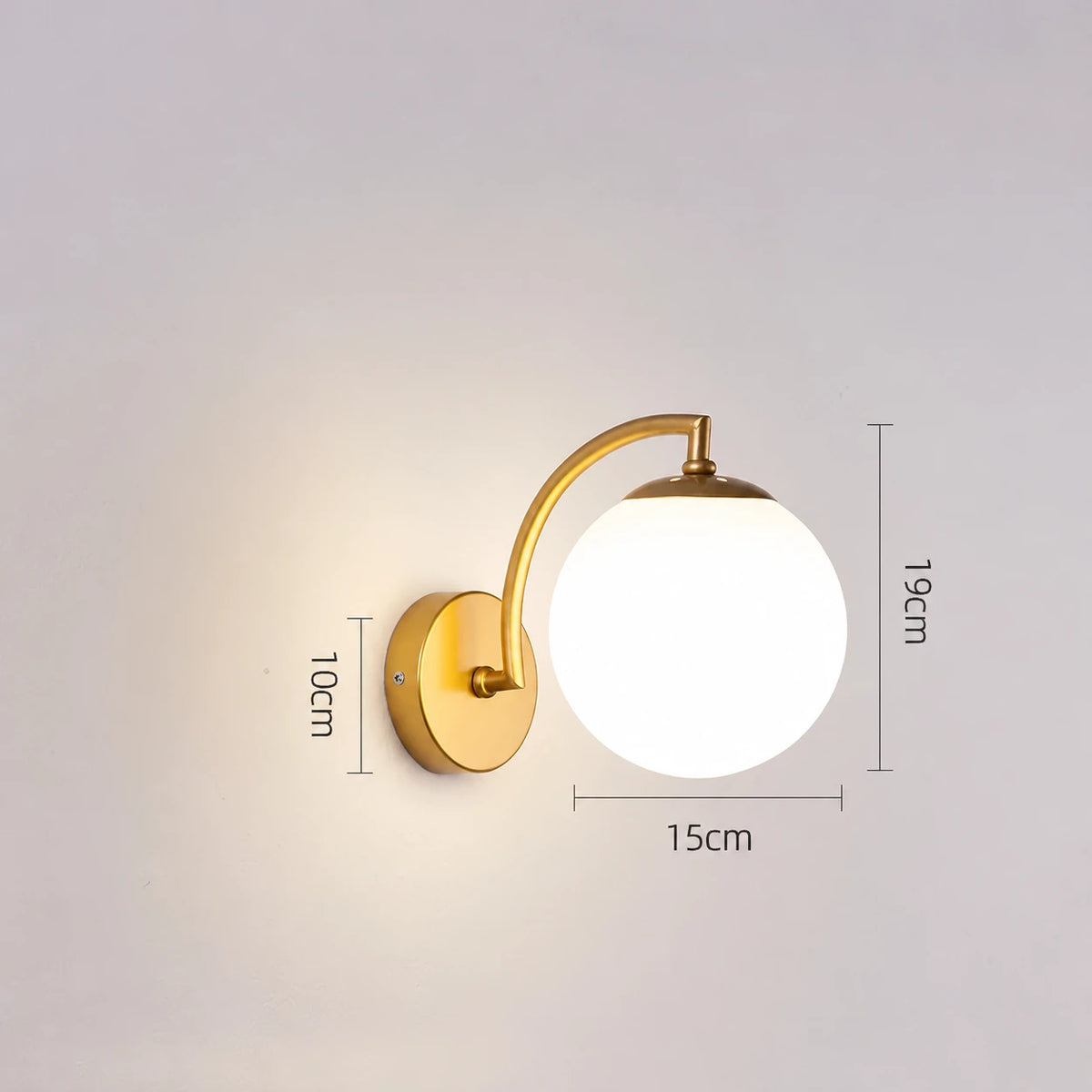 Glazen bolvormige wandlamp in zwart of goud