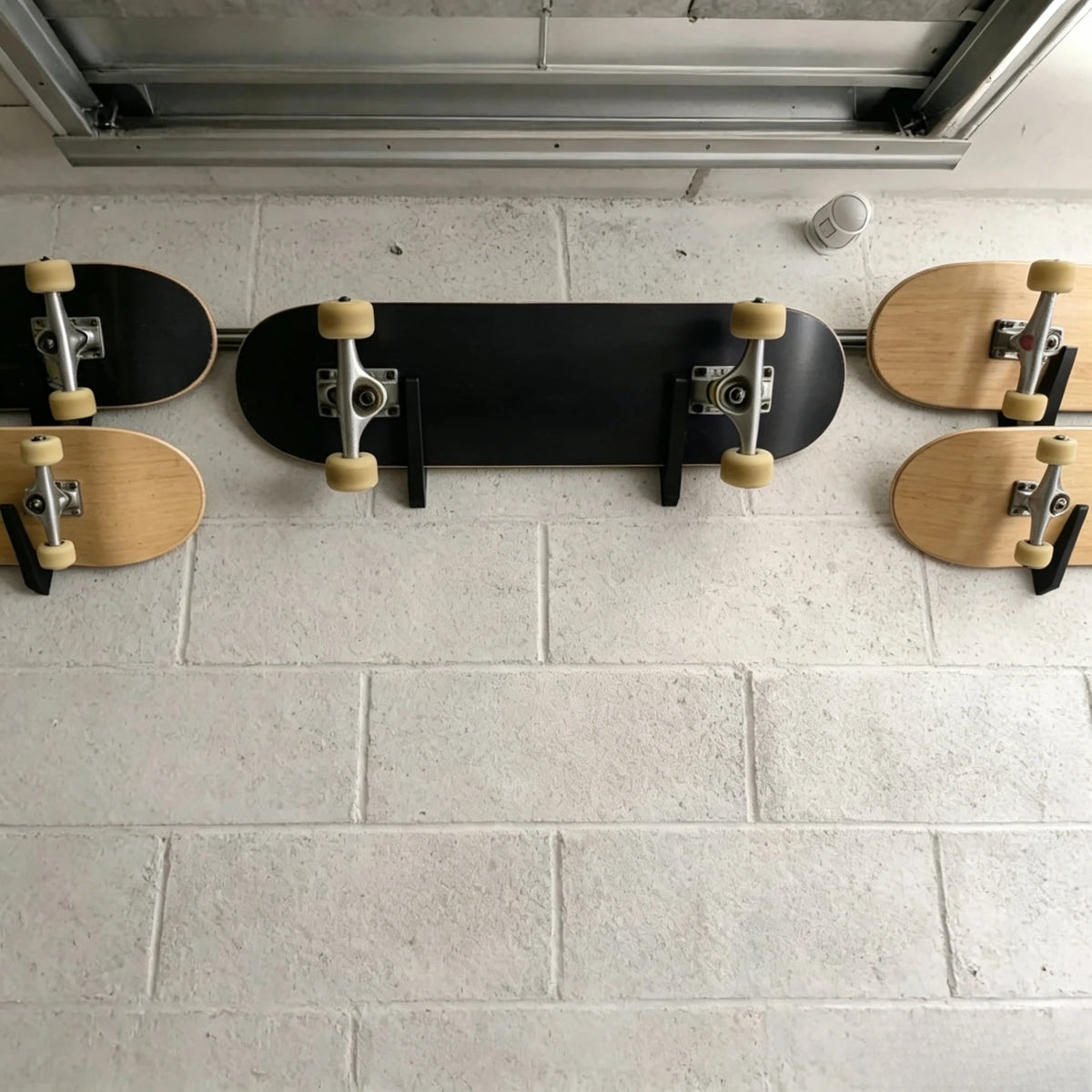 Suporte de parede para arrumação de skate, com design simples e portátil, adequado para arrumação em interiores (parafusos incluídos)