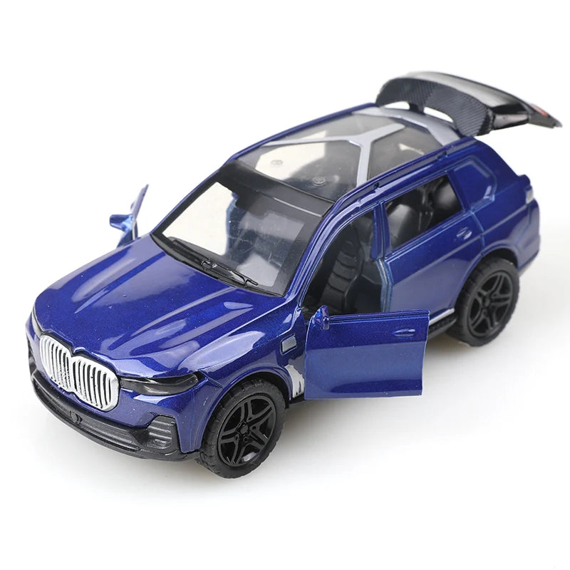 Kovový model superšportového auta na vystavenie