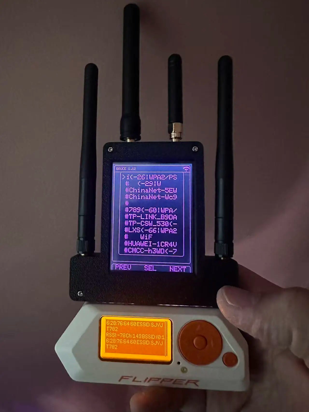 Modul ESP32 Marauder 4-în-1 cu antenă, USB, GPS și baterie