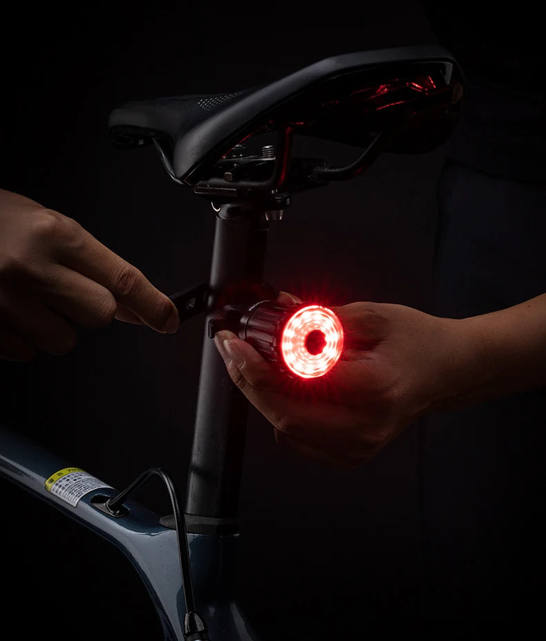 Feu arrière de vélo rechargeable avec détection de freinage et 7 modes  