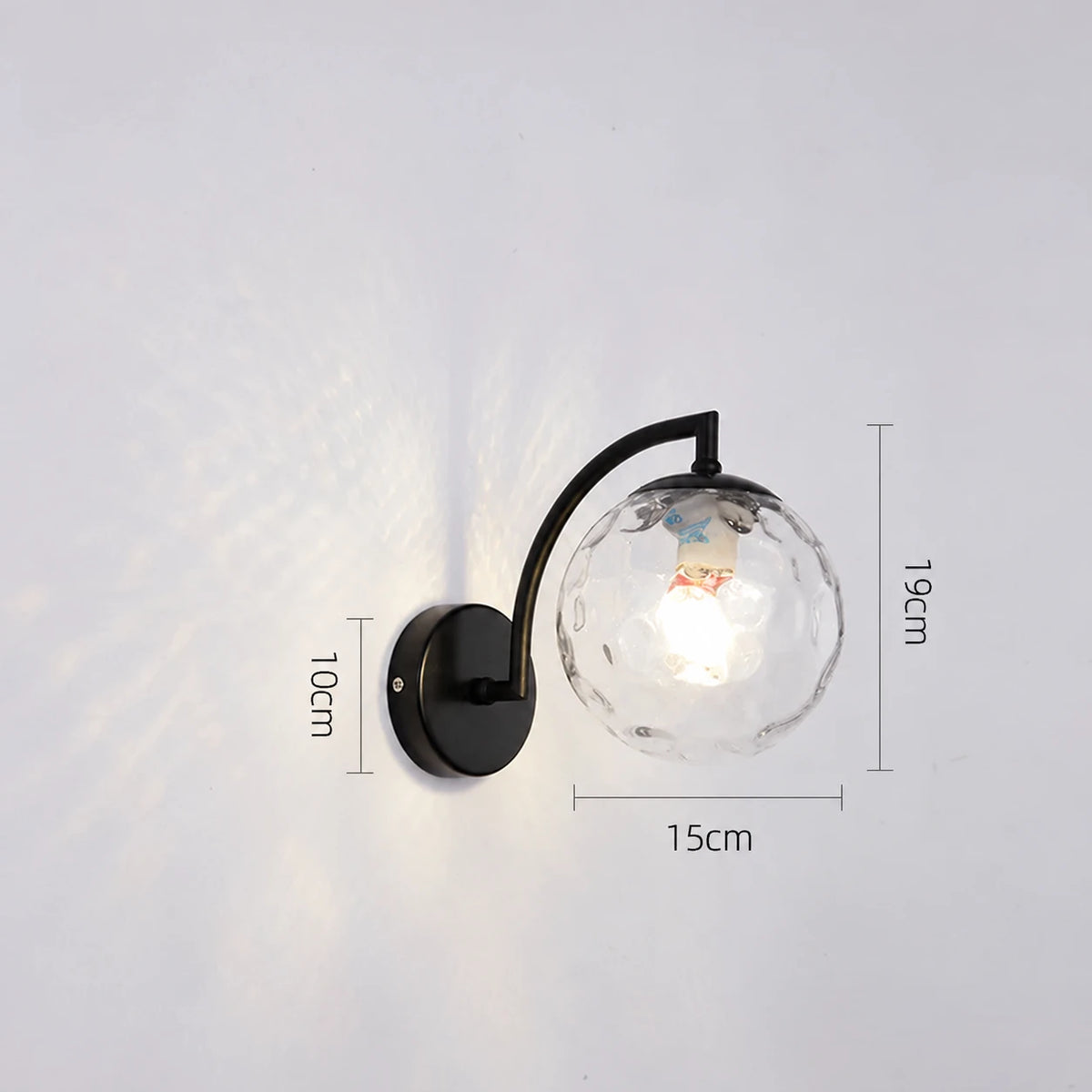 Glazen bolvormige wandlamp in zwart of goud