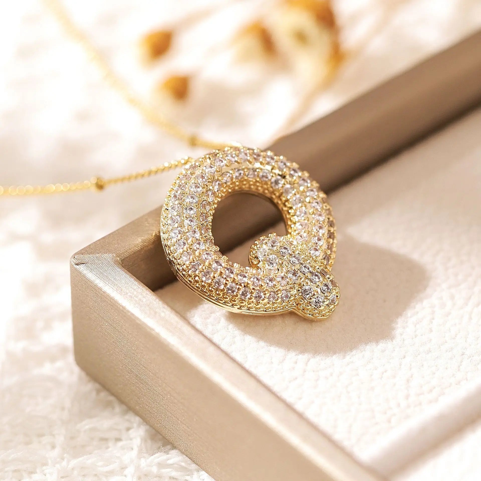 Classics Zircon Inlay Letter Pendant Necklace Fashion Gold Color For Women Couple Holiday Gift Party Everyday Jewelry 