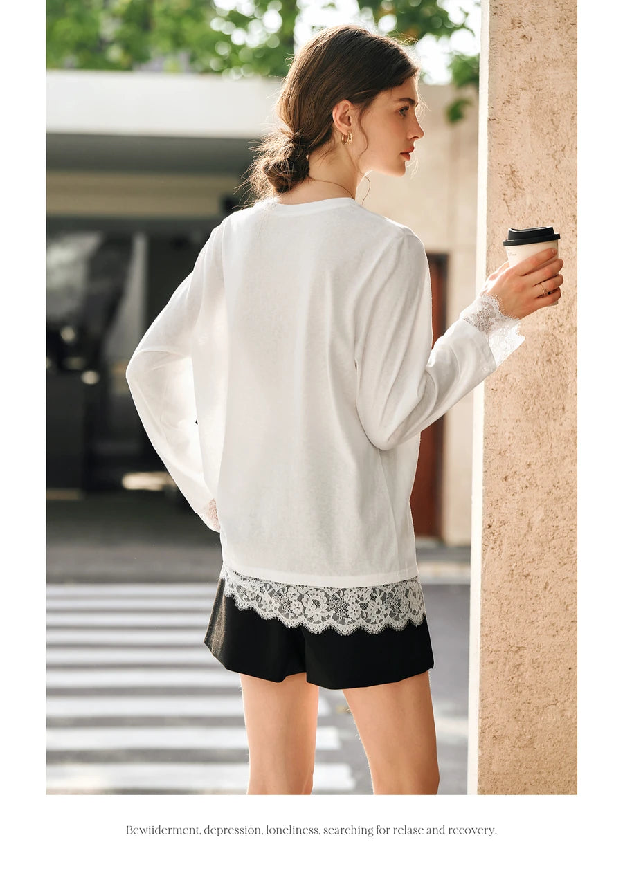 Γυναικεία λευκή βαμβακερή μακρυμάνικη μπλούζα με δαντέλα και στρογγυλή λαιμόκοψη, φαρδιά