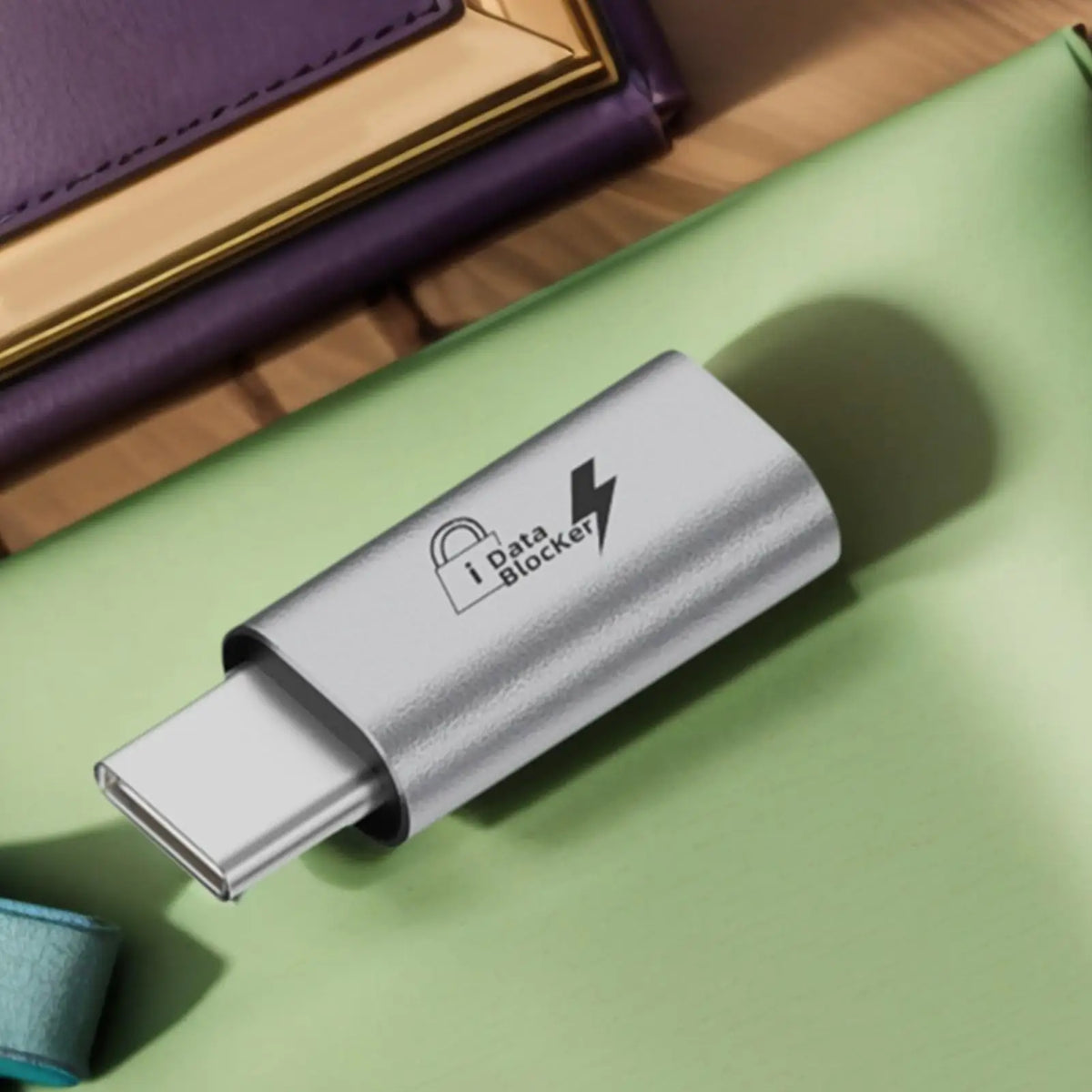 Adaptor USB pentru blocare de date la încărcare