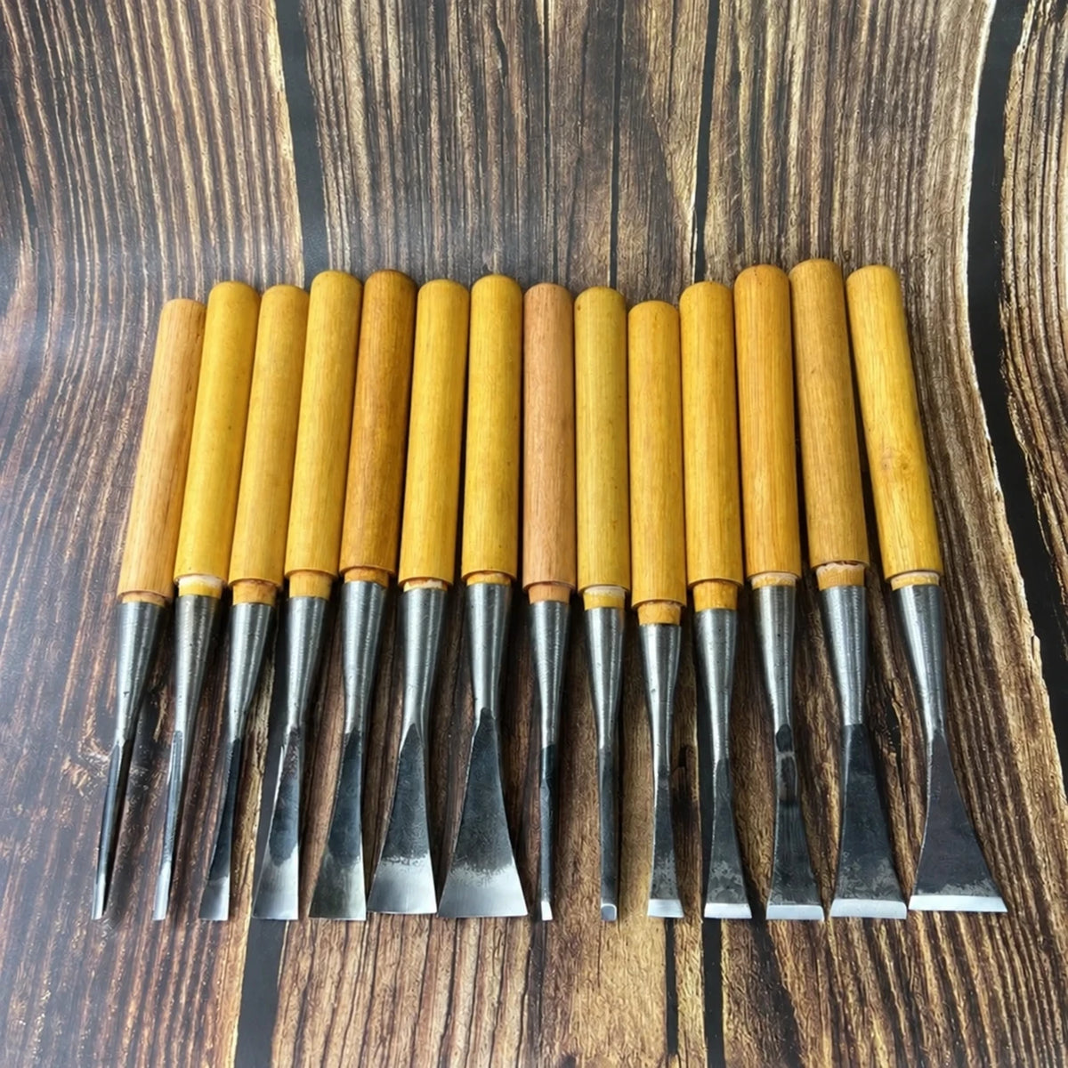 Hand Woodcarving Chisels and Knives