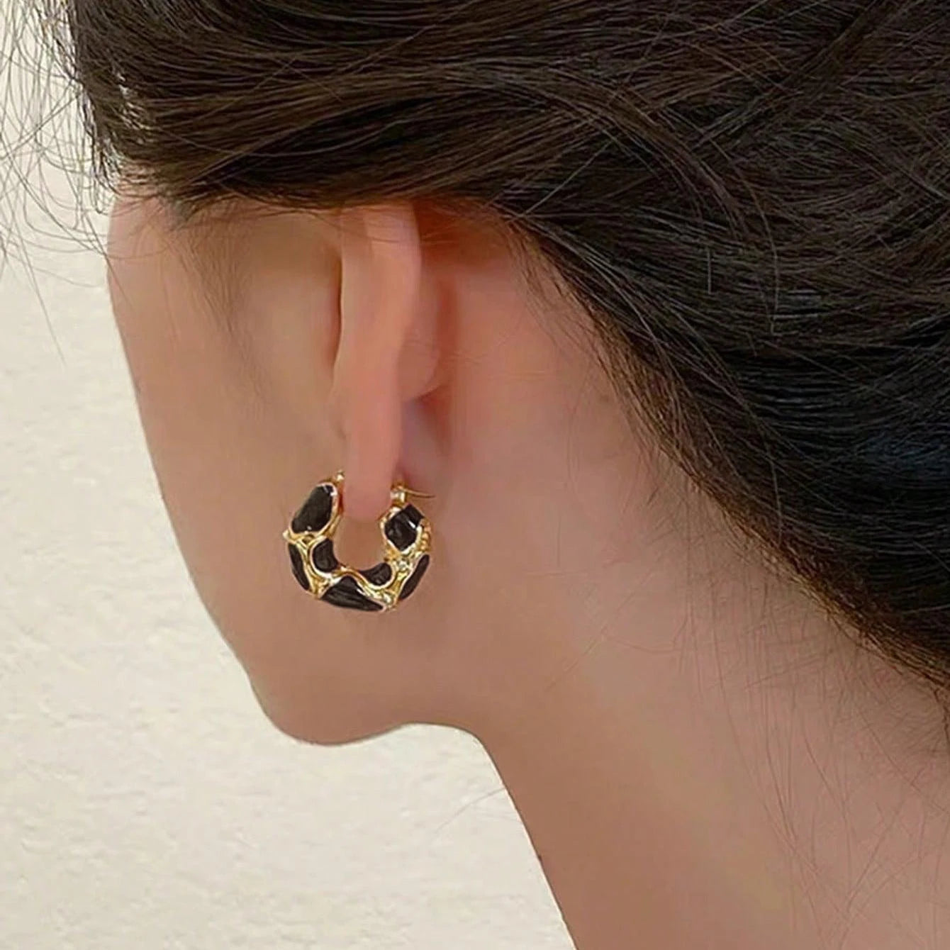 French Retro Enamel Leopard Print U-shaped Ear Buckle Women Temperament Earrings Party and Daily Wear Fashion Jewelry 