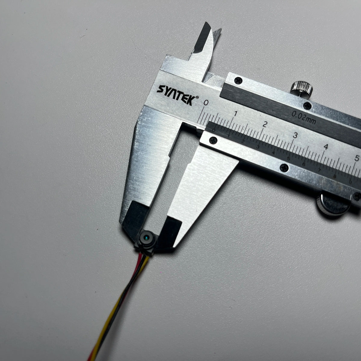 Miniaturowa analogowa kamera CCTV, 700 TVL CMOS z obiektywem 3.7 mm