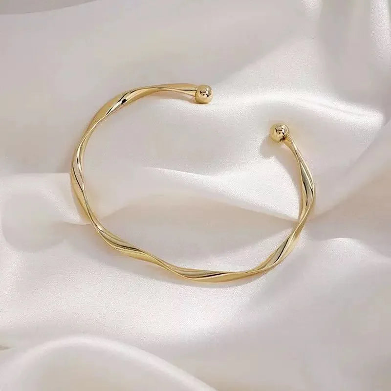 2025 New Fashion Creative Unique Design Style Minimalist Geometric Bending Shape Adjustable Bracelet, Suitable For Mothers to Se 