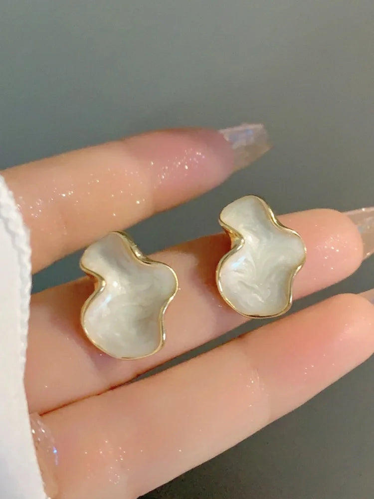 Abstract Alien White Color Cloud Irregular Stud Earring for Women Temperament Ear Jewelry Simple Christmas Valentine's Day Gift 