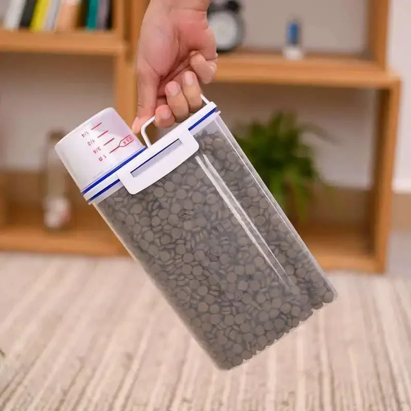 1.5kg/2kg Dog Cat Food Pail Plastic Storage Tank with Measuring Cup Container Moisture-proof Sealed Jar Pet Supplies Accessories 
