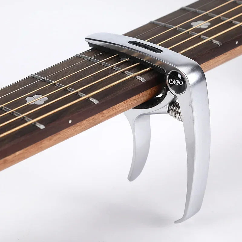 Capotraste de guitarra em metal com suporte para palheta
