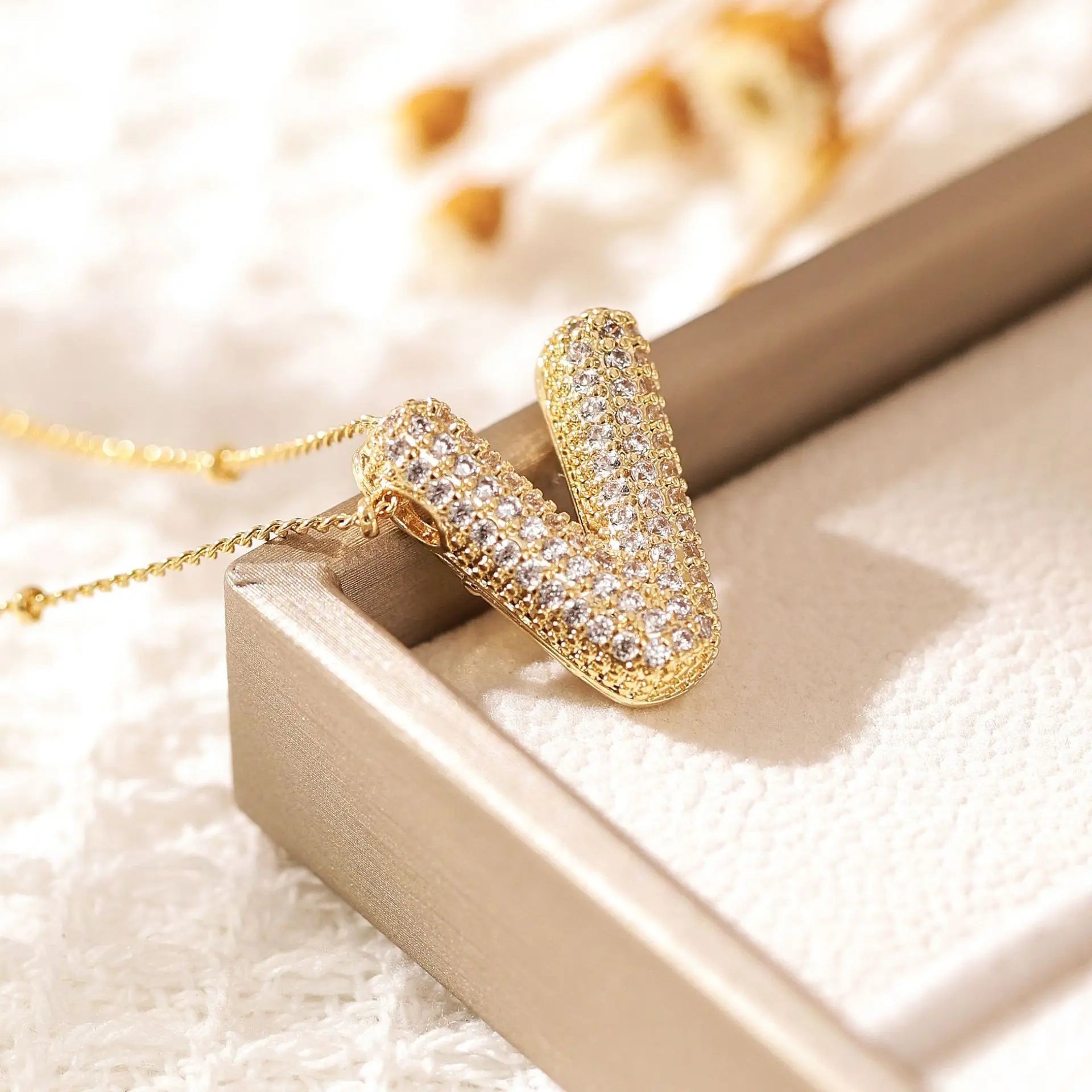 Classics Zircon Inlay Letter Pendant Necklace Fashion Gold Color For Women Couple Holiday Gift Party Everyday Jewelry 