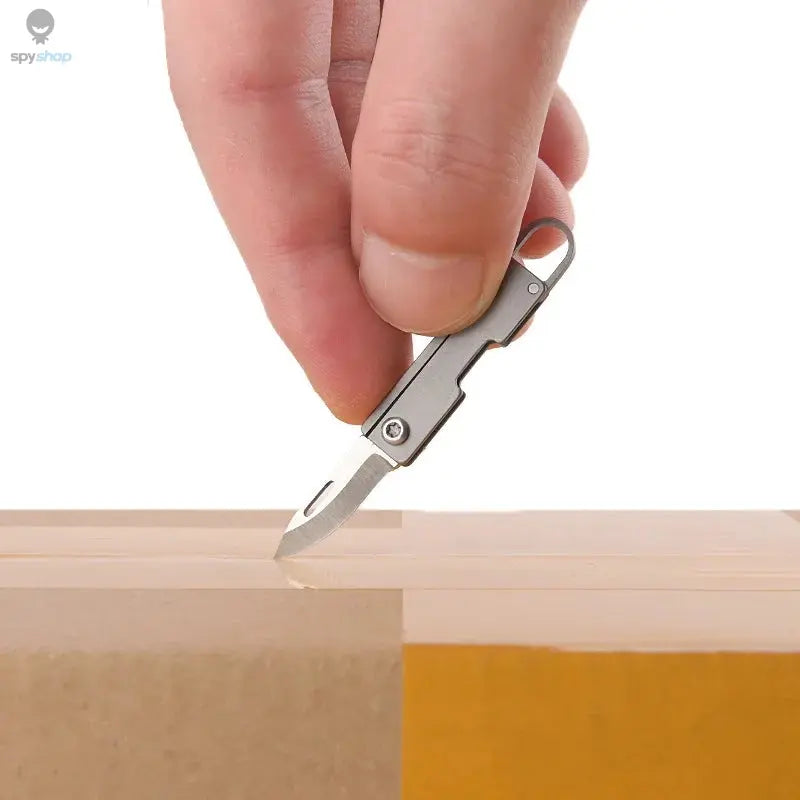 Titanium alloy pocket knife with sharp folding edge, portable keychain pendant, unboxing and unpacking, express knife 