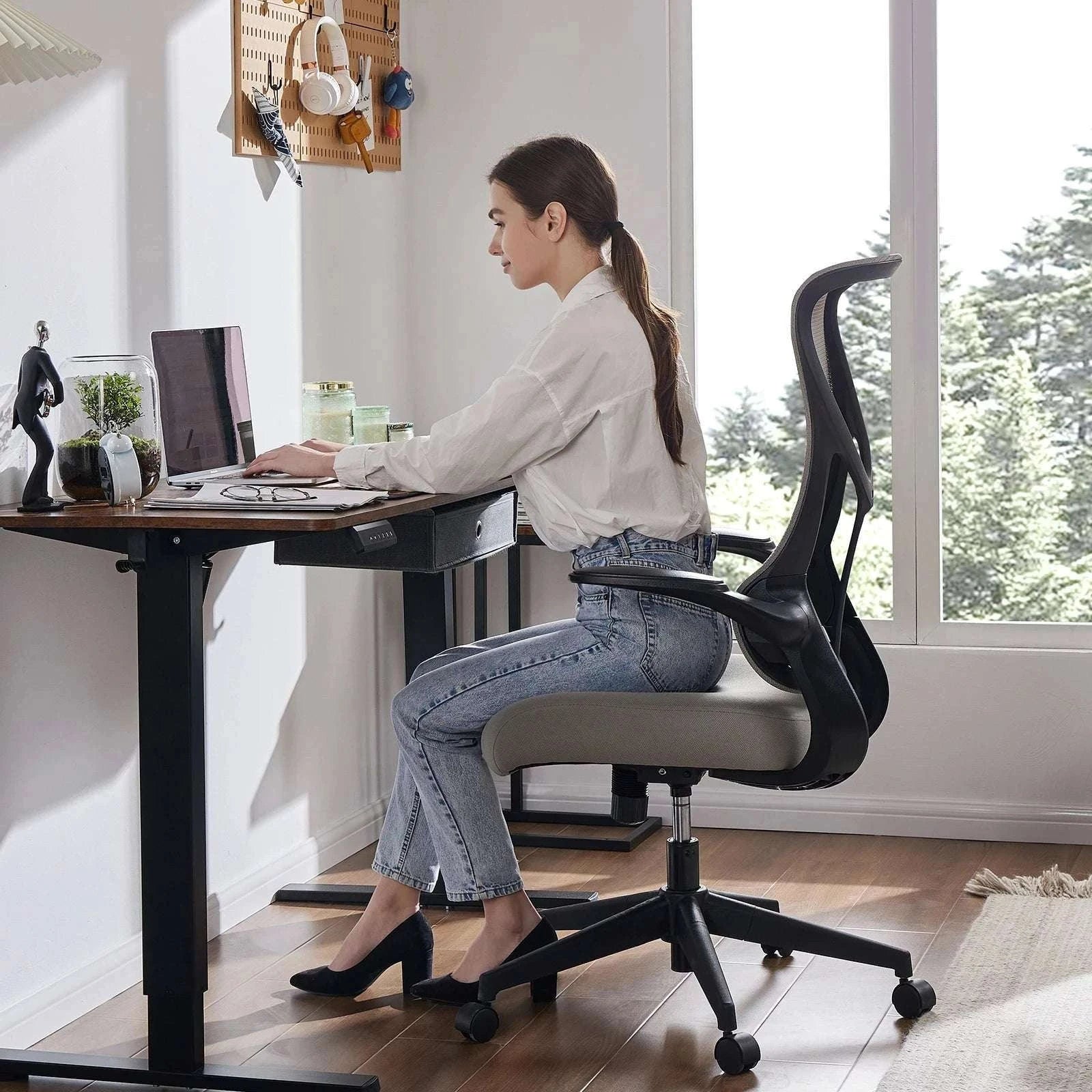 Ergonomic Mesh Office Chair with Lumbar Support & Flip-Up Arms-LIGHT GRAY / United States