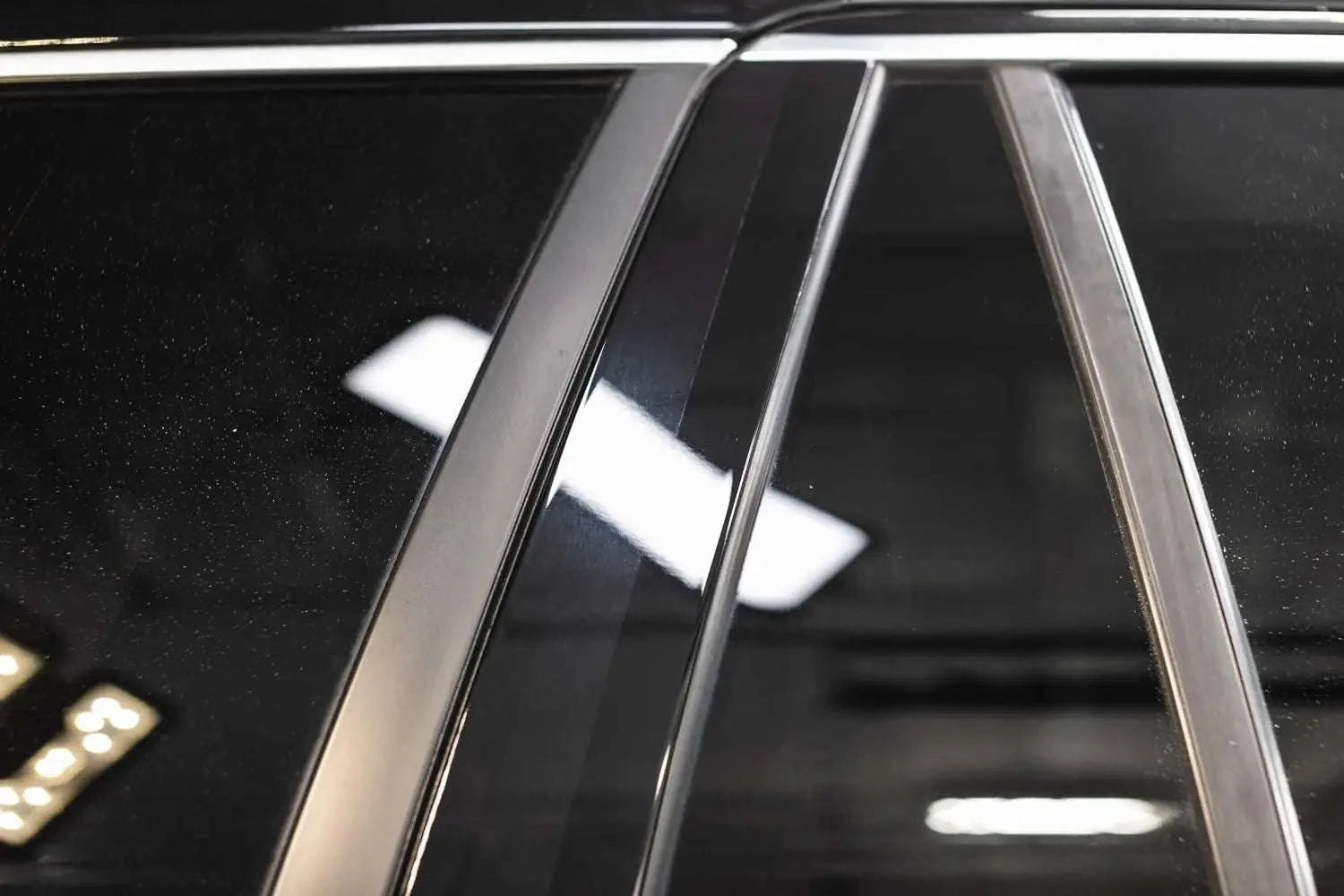 Fine Cut Polishing Compound for Smooth Paint Restoration-As shown