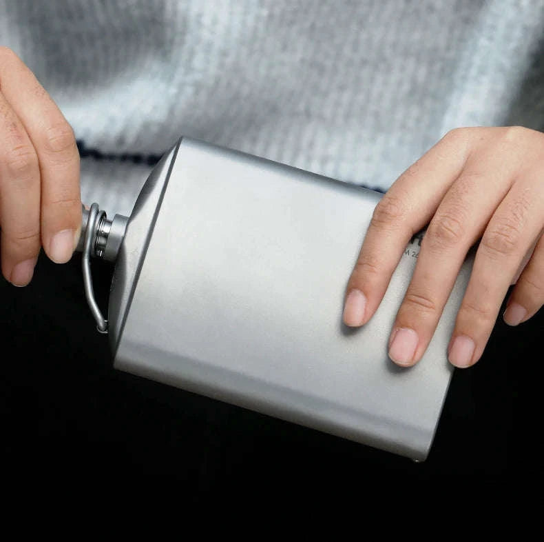 Portable Pure Titanium Hip Flask with Funnel, 200ml/260ml-Ta8603S-200ml