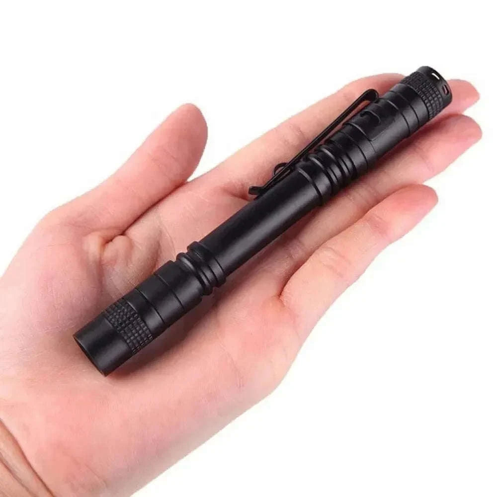 Red Light Penlight Flashlight for Night Observation and Outdoor Use-702 red lgiht / Black / AAA