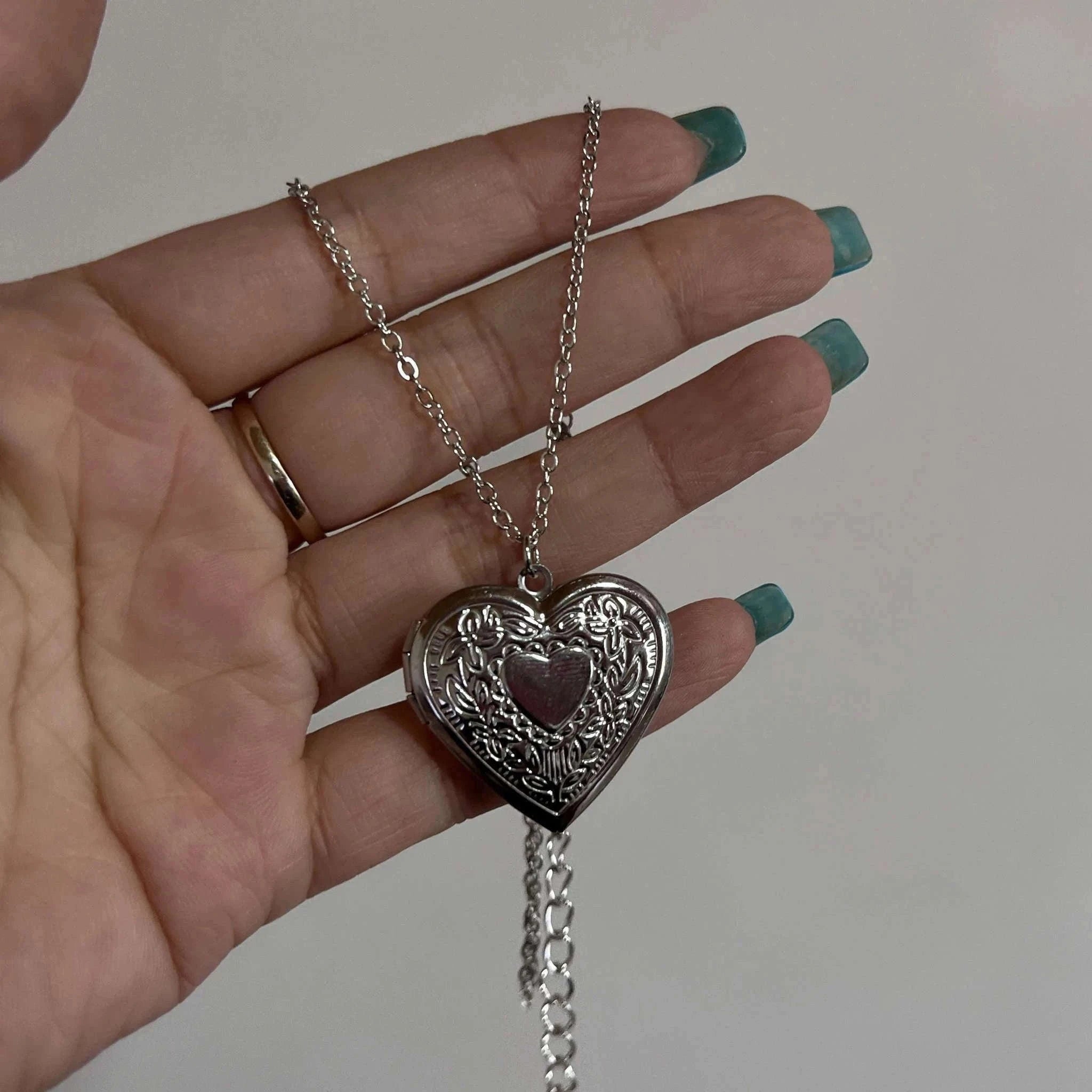 Romantic Heart Locket Photo Frame Pendant Necklace-06