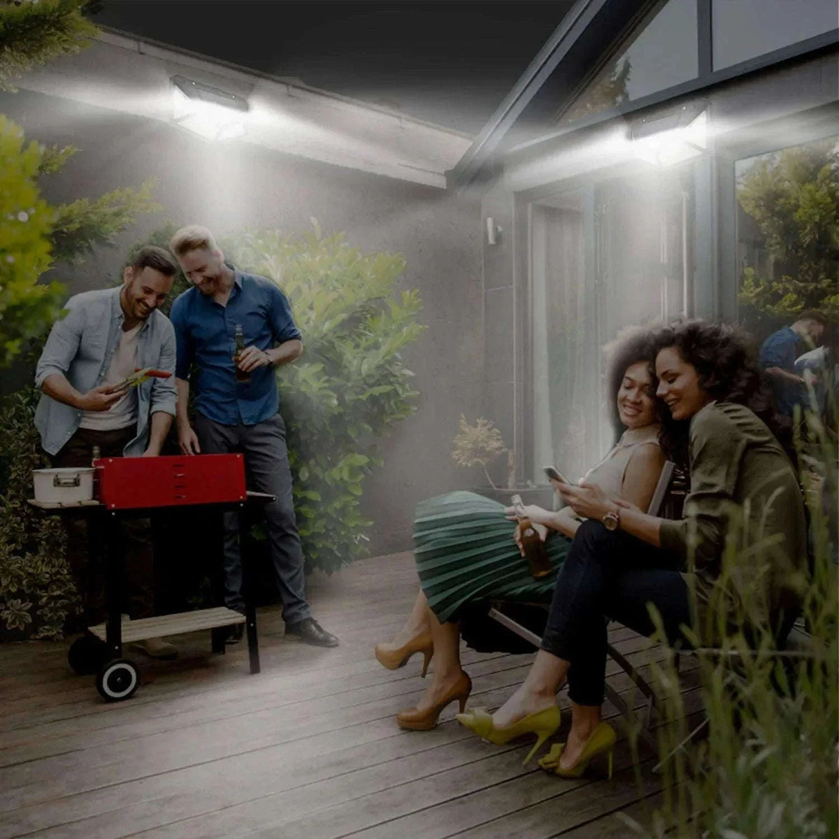 Solar Motion Sensor Lamp for Outdoor Spaces-100 LED