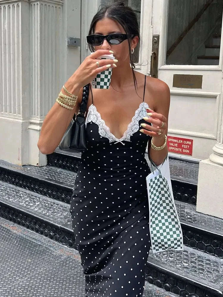 Tossy Lace V‑Neck Maxi Dress-black / M