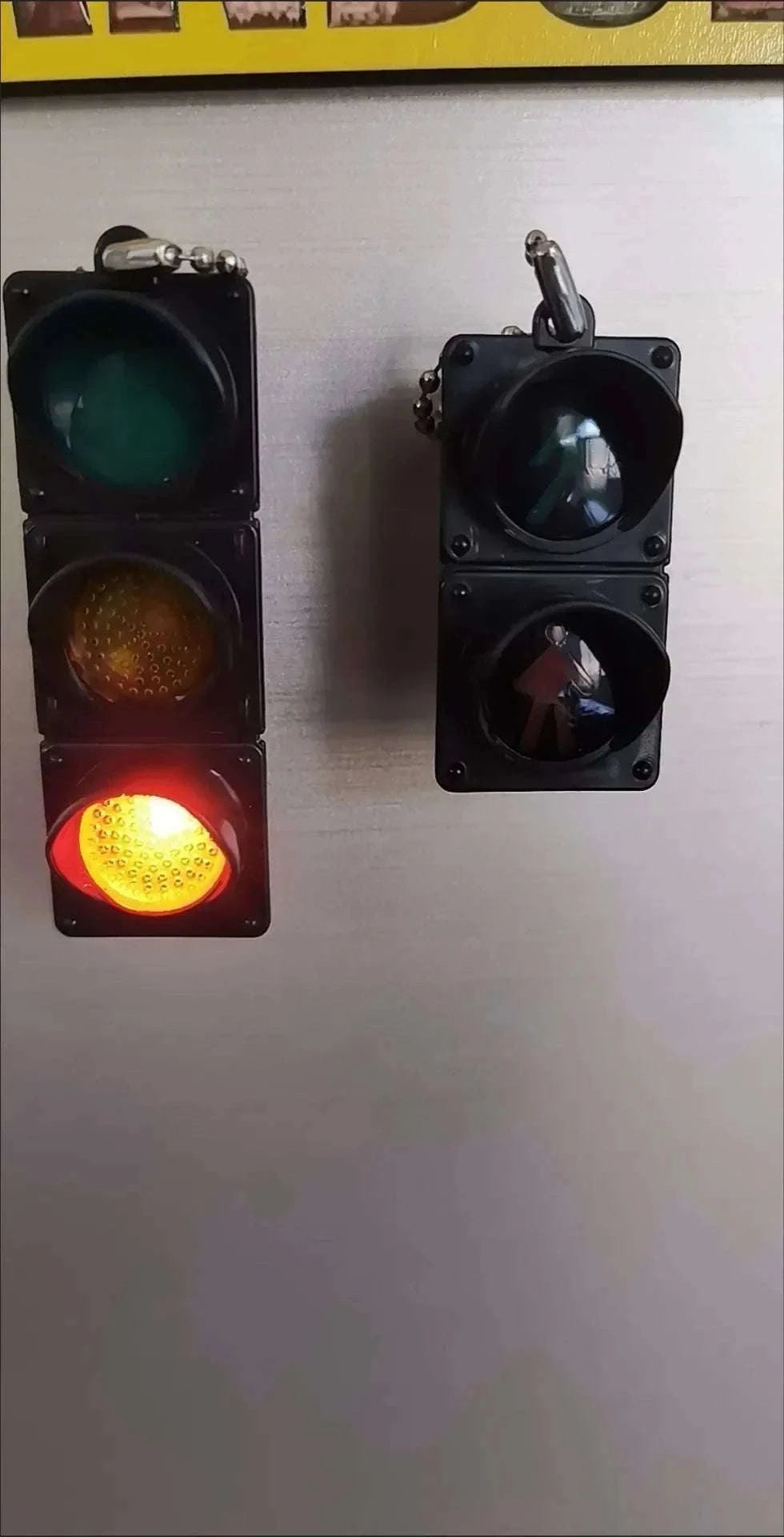 Traffic Light Magnetic Fridge Stickers – Fun Decorative Magnet Set-pedestrian light