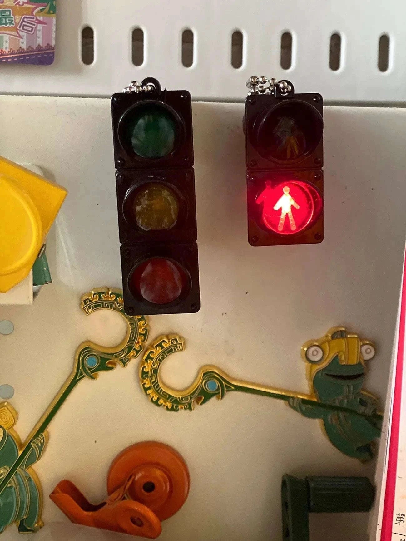Traffic Light Magnetic Fridge Stickers – Fun Decorative Magnet Set-pedestrian light